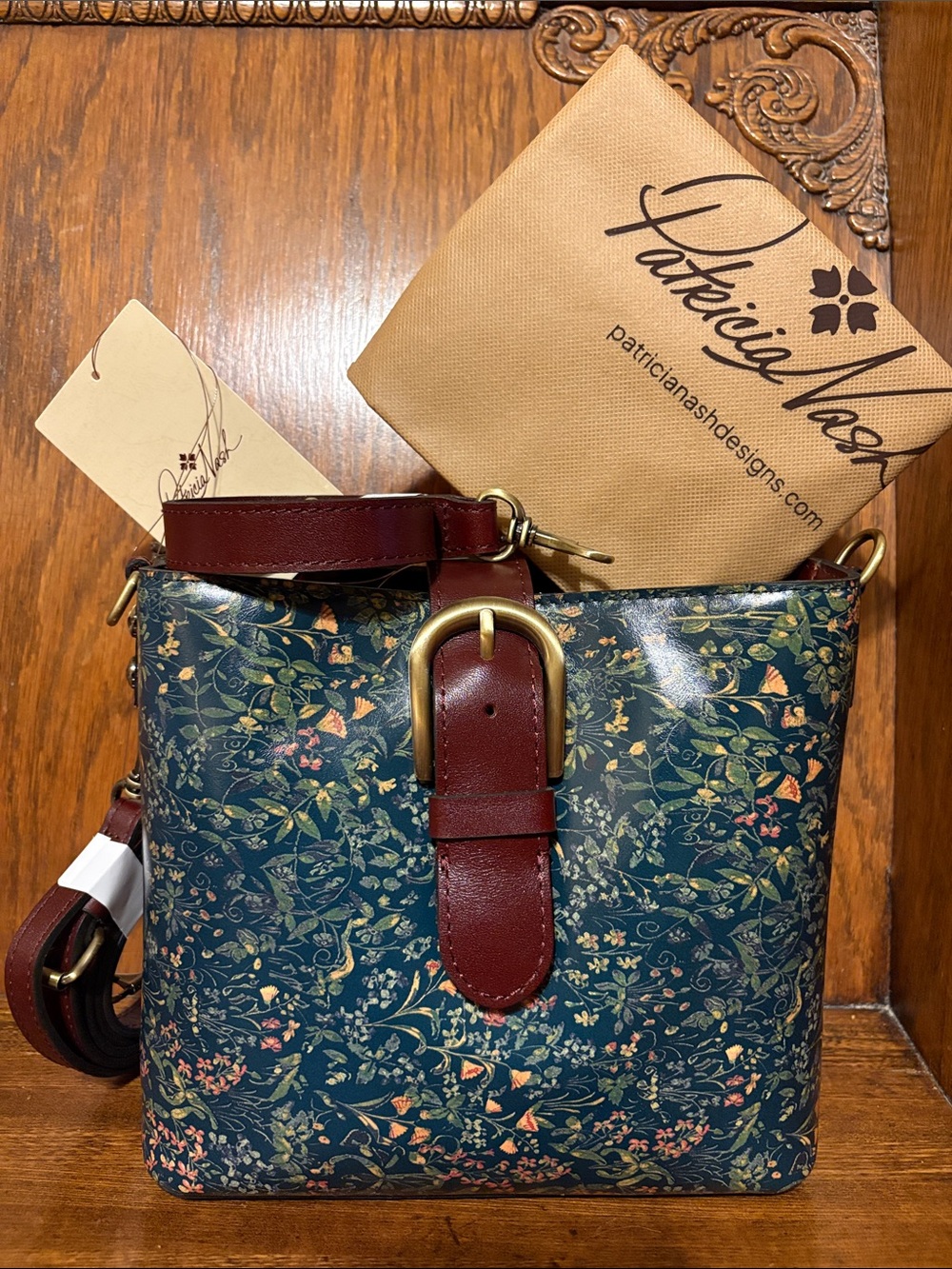 NWT-Patricia Nash-Irving Bucket Bag-Tuscan Fields-$249